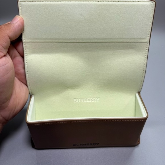 Burberry London England Eyeglasses Sunglass Case Tan Magnetic Close Soft Leather - Picture 4 of 4